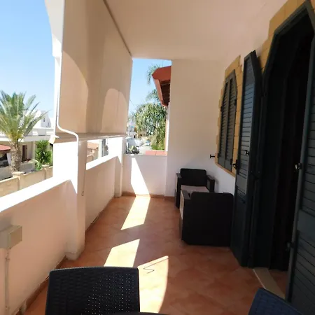 Raggio Di Sole Parcheggio Privato Couette-café 3*