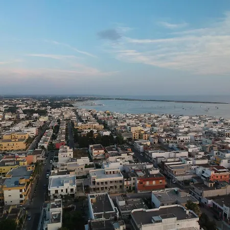 Raggio Di Sole Parcheggio Privato 住宿加早餐酒店 切萨雷奥港