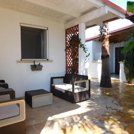 Raggio Di Sole Parcheggio Privato Couette-café 3*